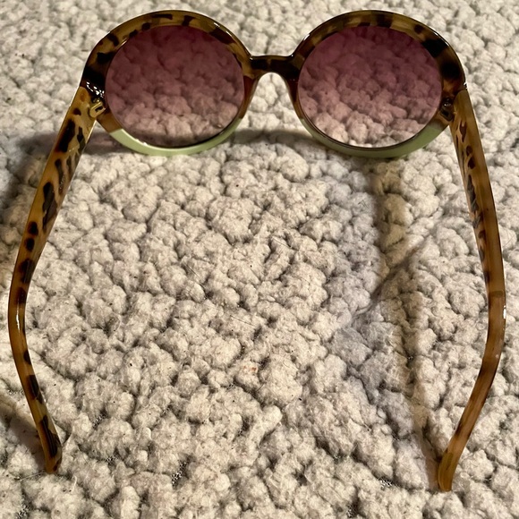 UK2LA Tortoiseshell Round Sunglasses with Mint Trim - Brown Lenses - Picture 4 of 4